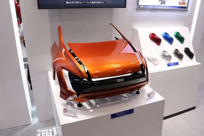 これはラッピングではなく塗装です、積水化学の塗料転写シート…オートモーティブワールド2024 画像